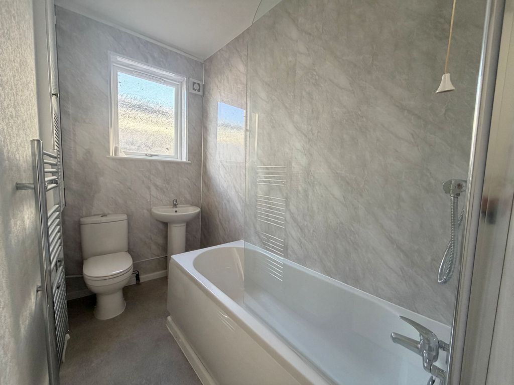 Property photo 2 of 10 Bathroom Porthcawl Cf36 Avenue Property