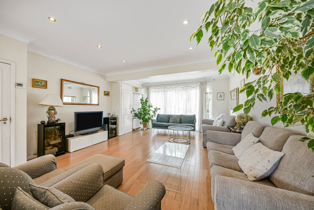 Property photo 3 of 18