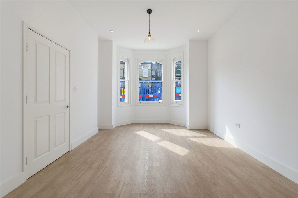 Property photo 2 of 15 Picture No. 36
