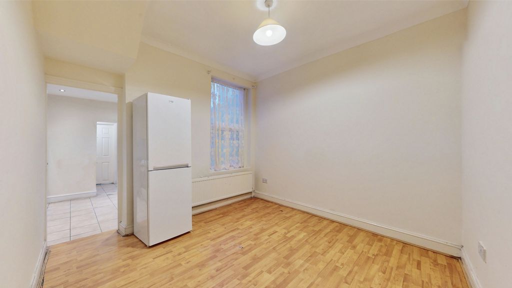 Property photo 3 of 16 Photo 7