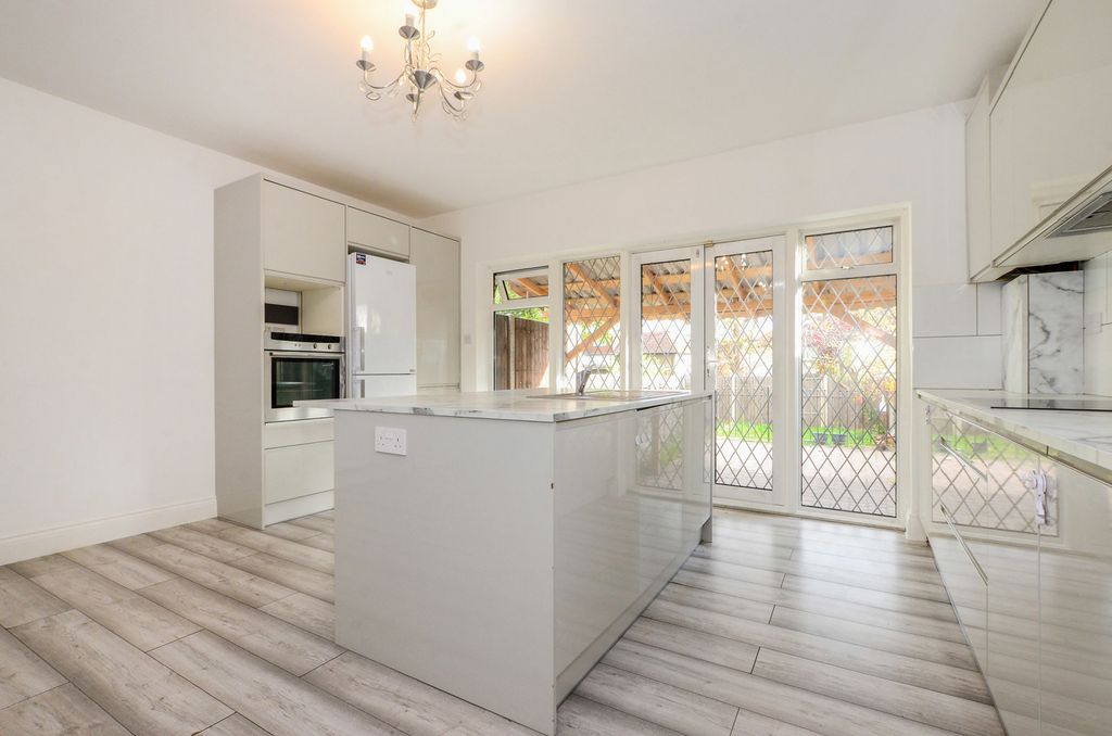 Property photo 3 of 21 Pbox-Img.Jpg