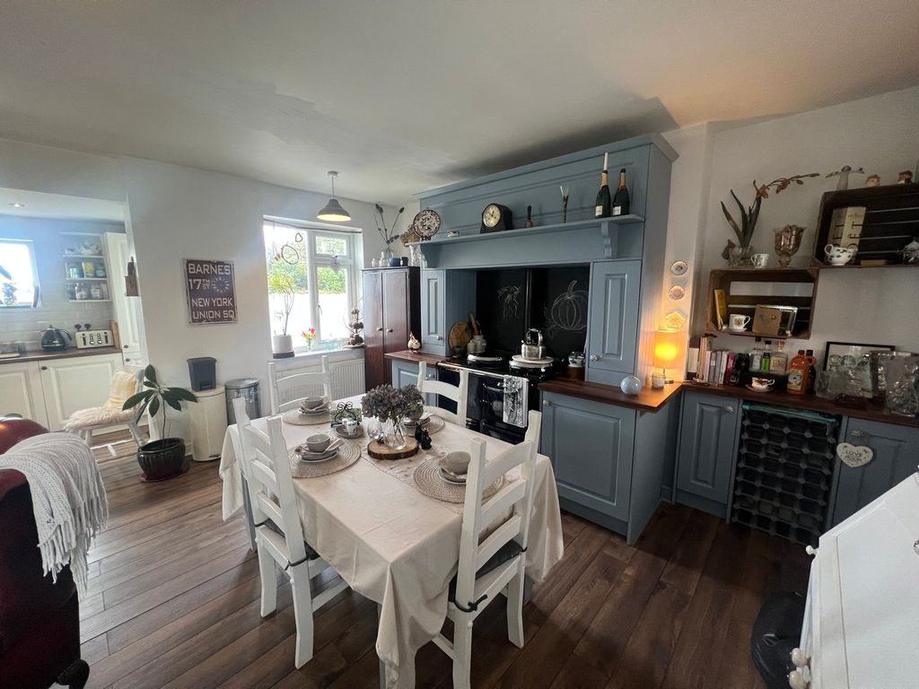 Property photo 3 of 33