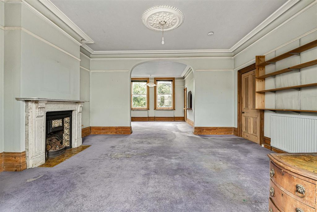 Property photo 2 of 25