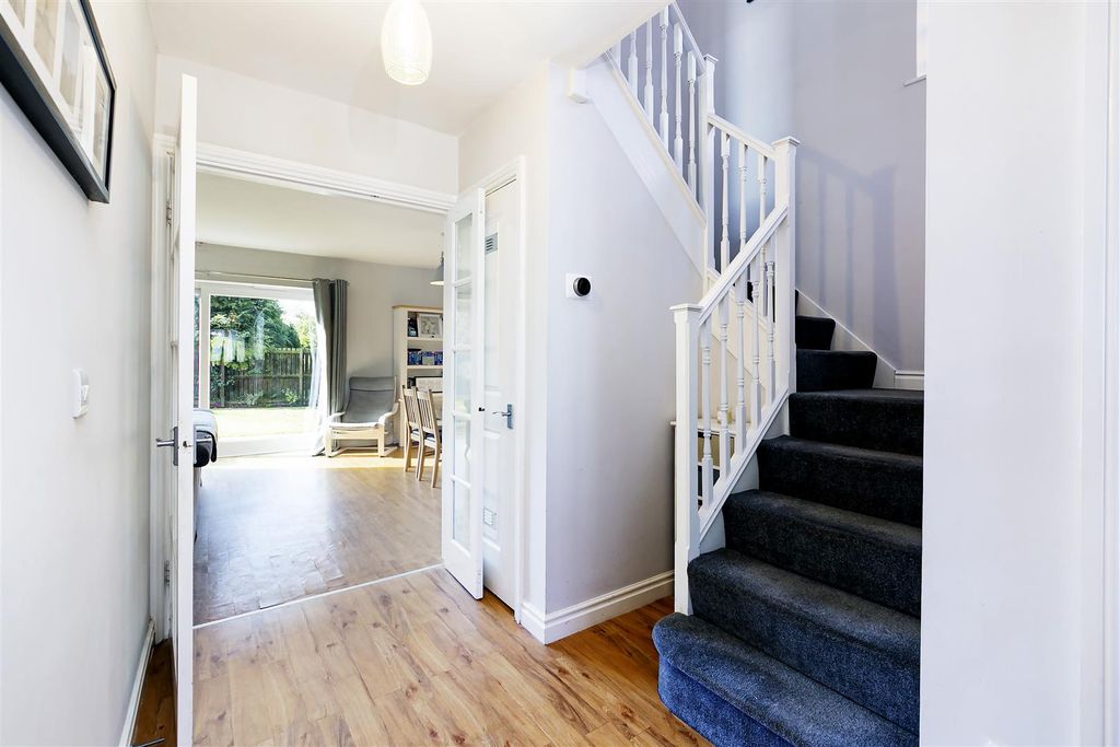 Property photo 2 of 21 021 - 7 Nursary Court.Jpg