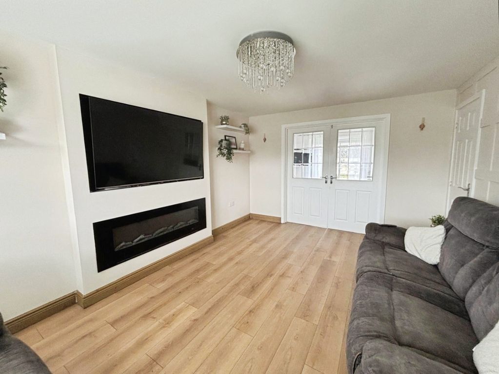 Property photo 3 of 20 Living Room