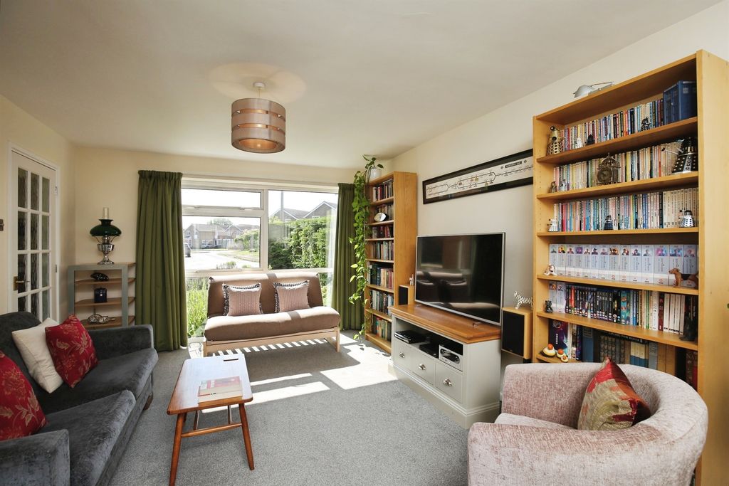 Property photo 3 of 12