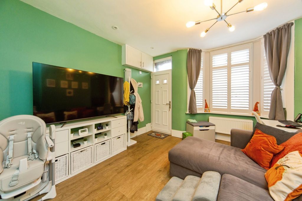 Property photo 3 of 12 Pbox-Img.Jpg