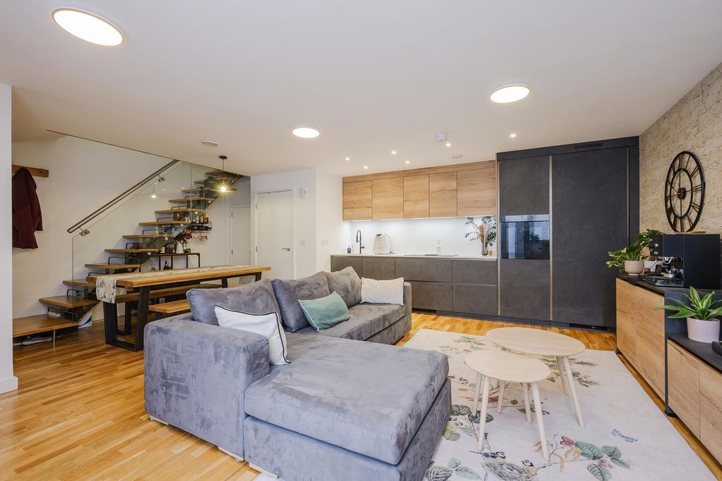 Property photo 1 of 17 Living Room