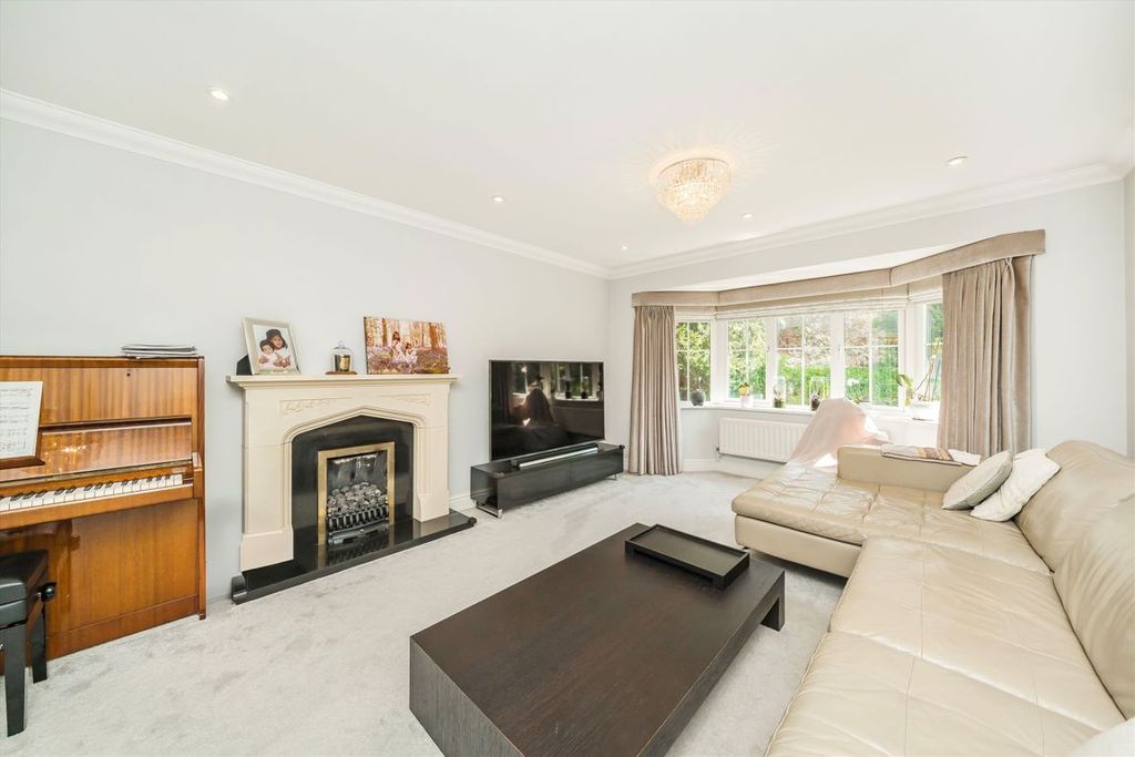 Property photo 2 of 8