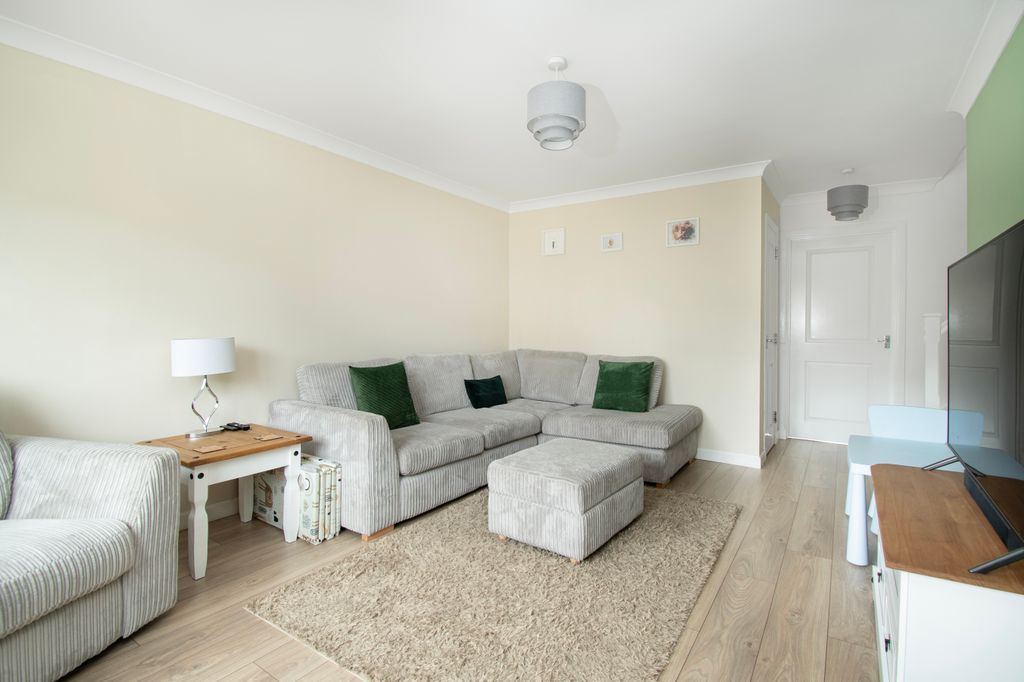 Property photo 3 of 27