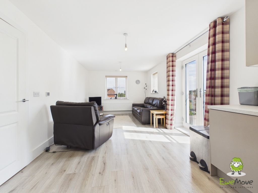 Property photo 3 of 12 Ewemove Estate Agents Basingstoke