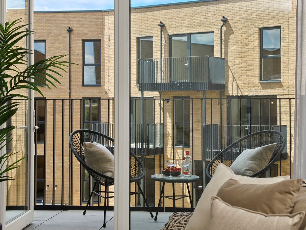 Property photo 2 of 7 242080-03