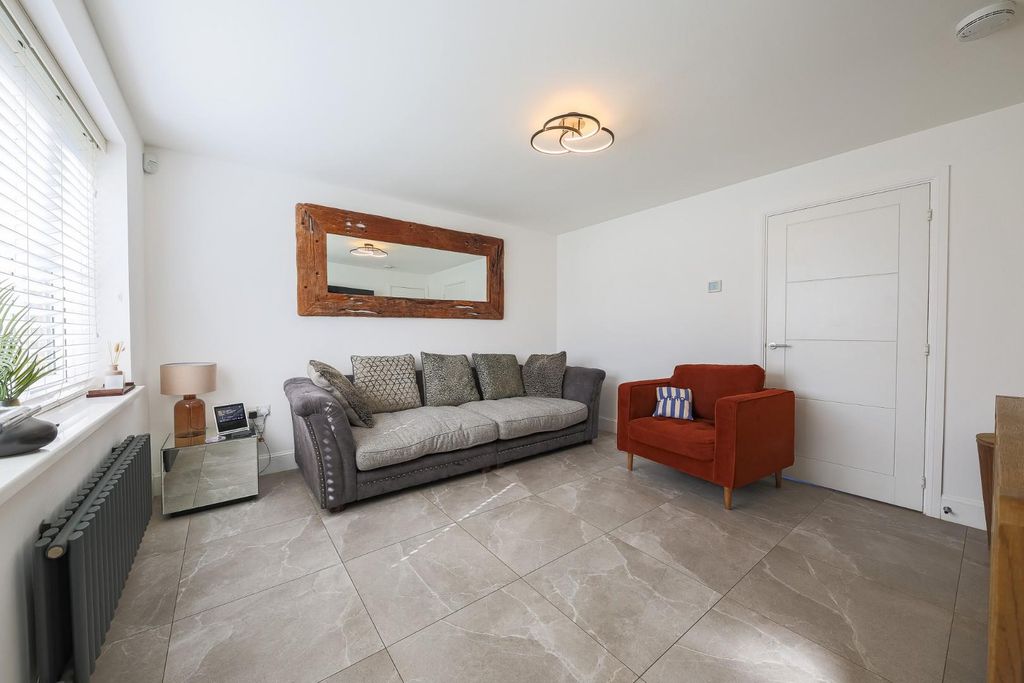 Property photo 2 of 18 Living Room