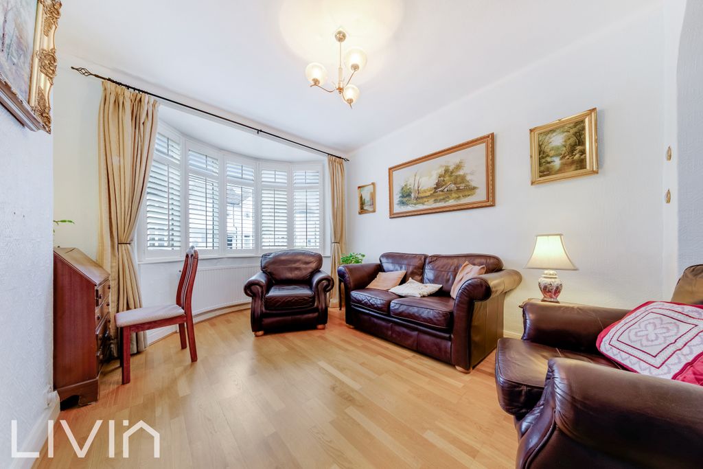 Property photo 3 of 15 Canmore Gardens, 35-10