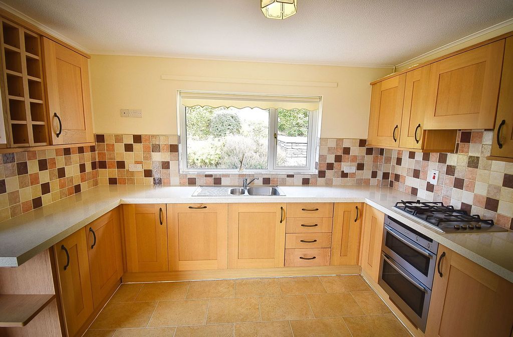 Property photo 3 of 27