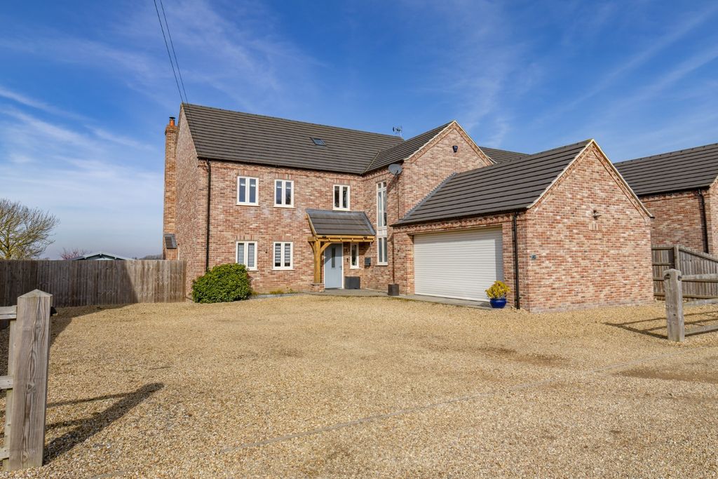 Property photo 1 of 27 3631320