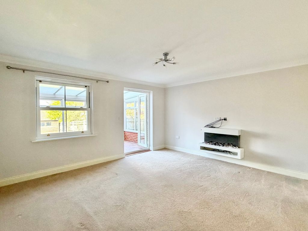 Property photo 2 of 27