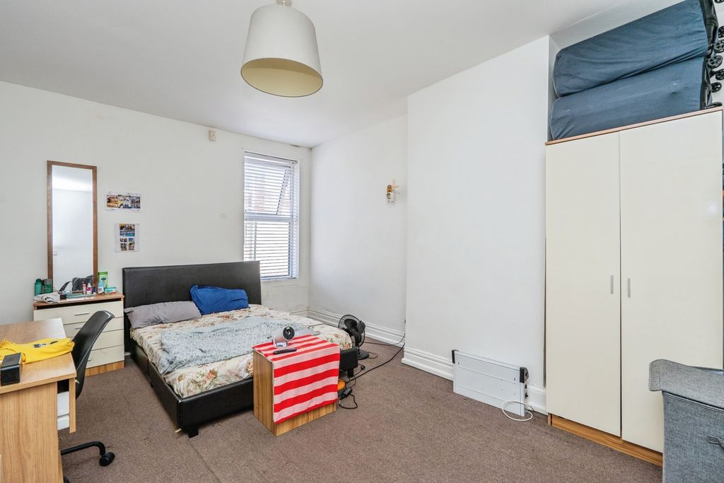 Property photo 3 of 17 Photo