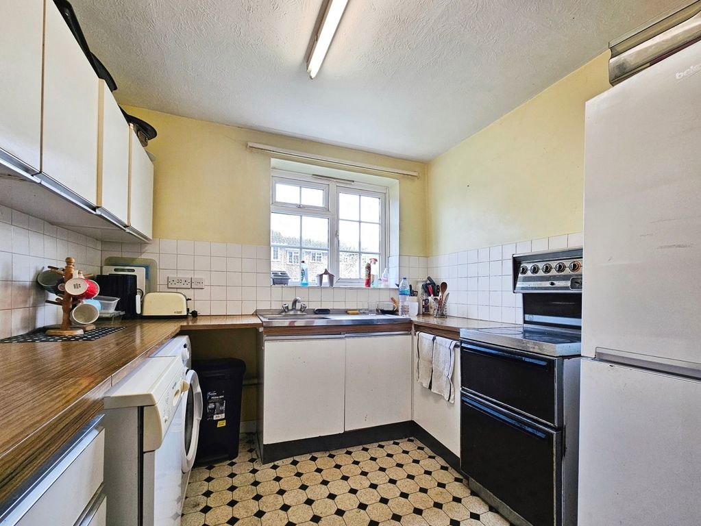 Property photo 3 of 8 Kitchen