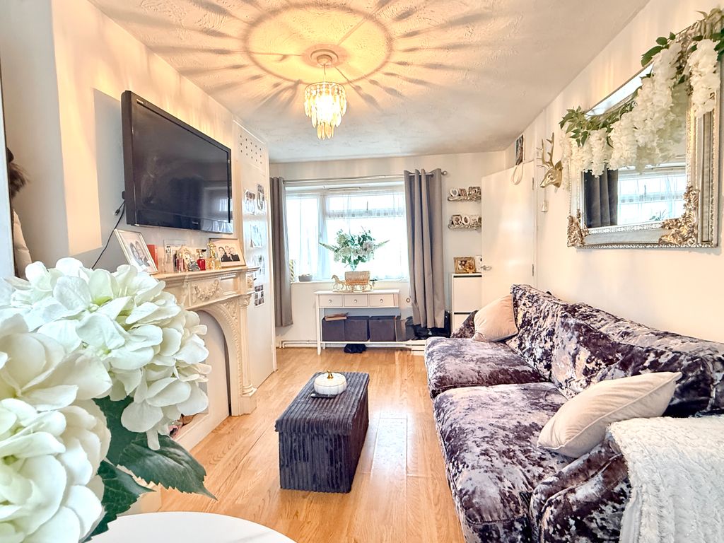 Property photo 2 of 9 Lounge