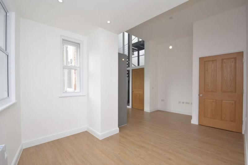 Property photo 3 of 10 Photo 11