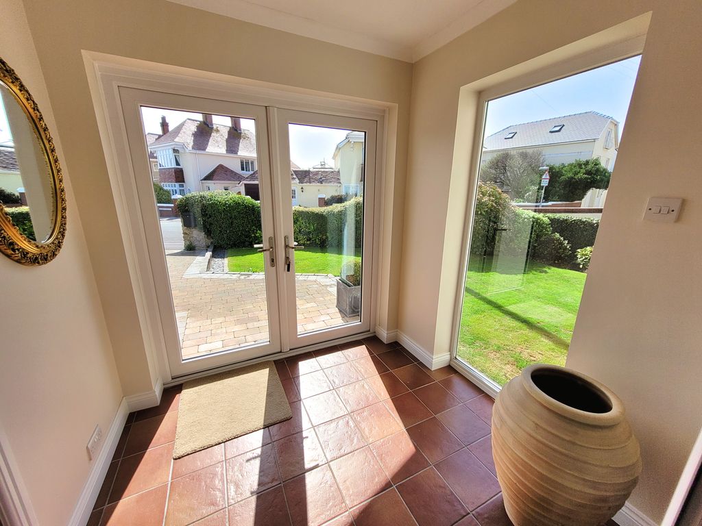 Property photo 3 of 40