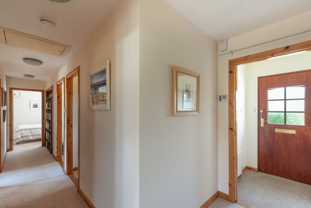 Property photo 3 of 28