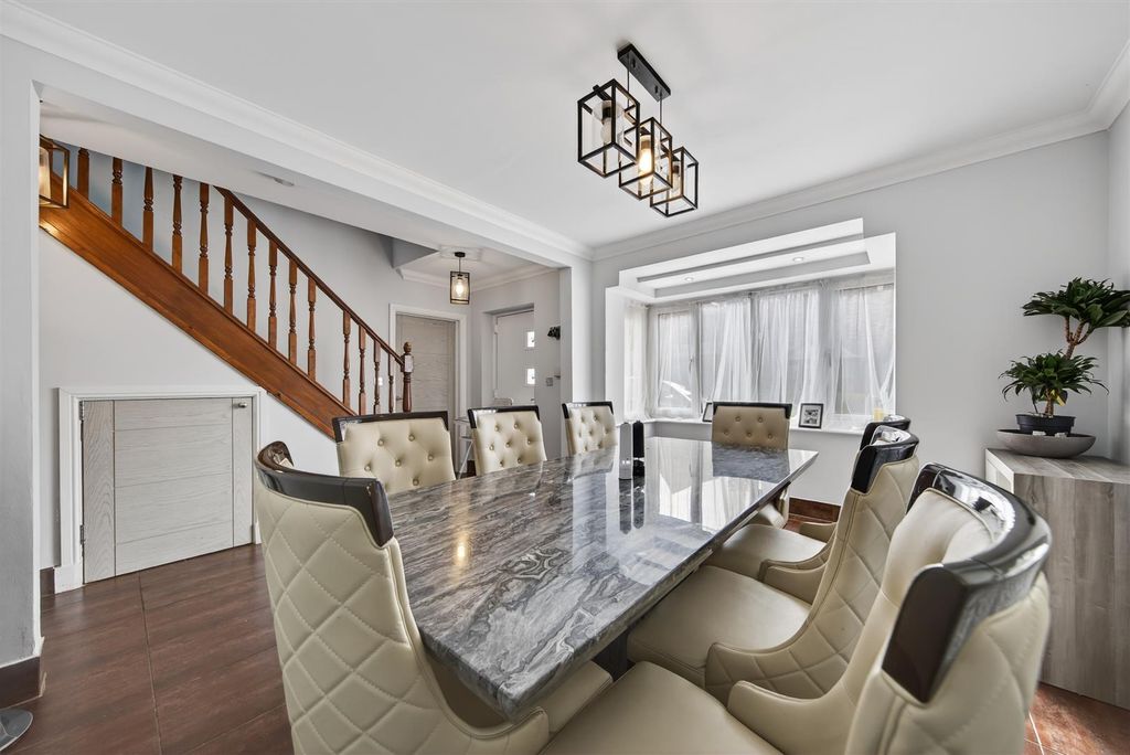 Property photo 3 of 29 11Wroxtonctweb11.Jpg