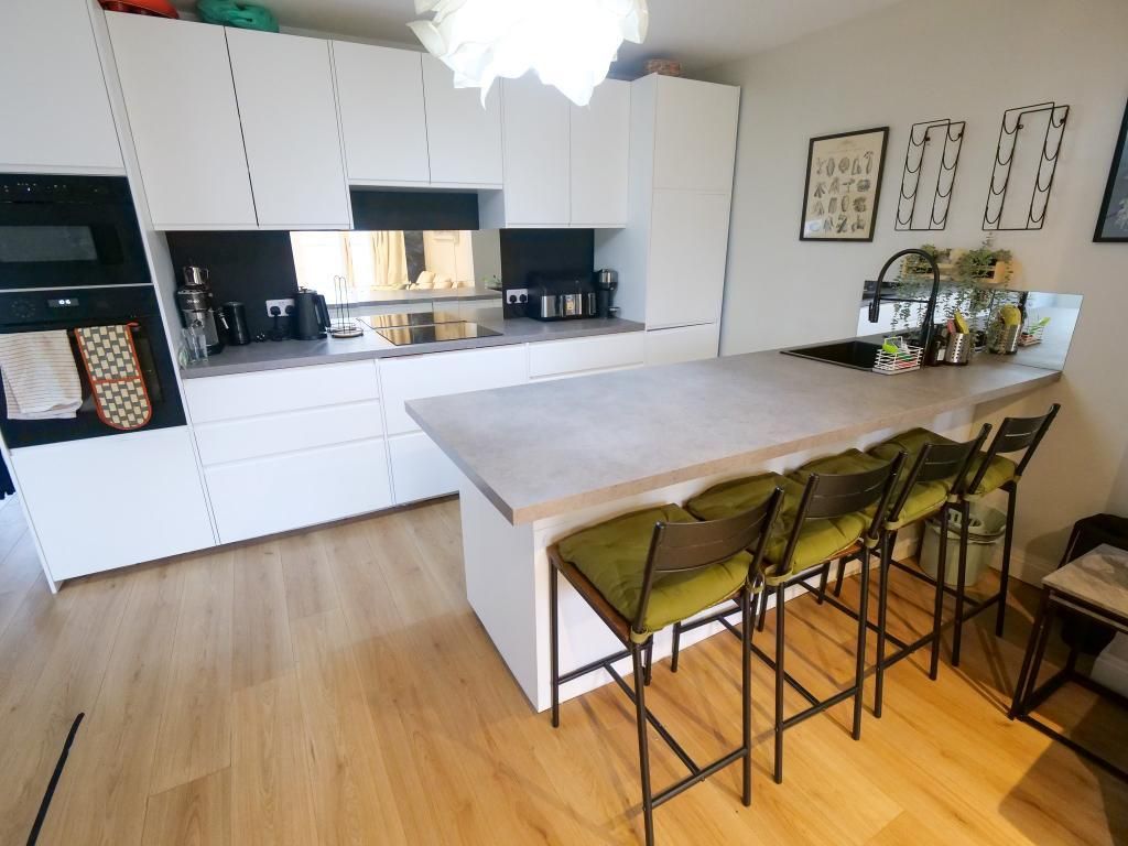 Property photo 2 of 11 Kitchen