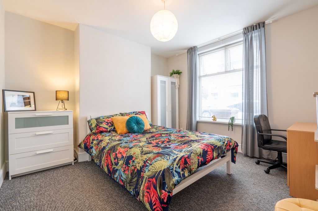 Property photo 3 of 6