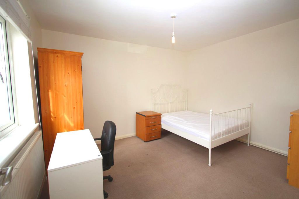 Property photo 3 of 12