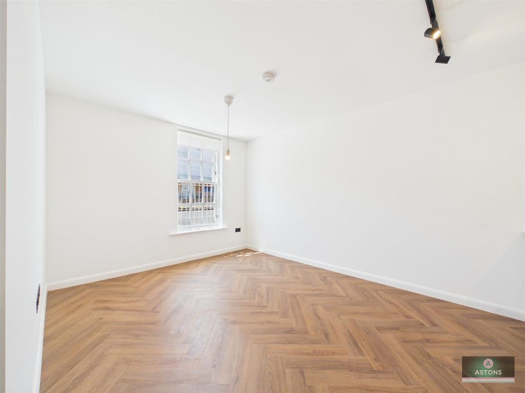 Property photo 3 of 9 Cam02067G0-Pr0332-Still001.Jpg