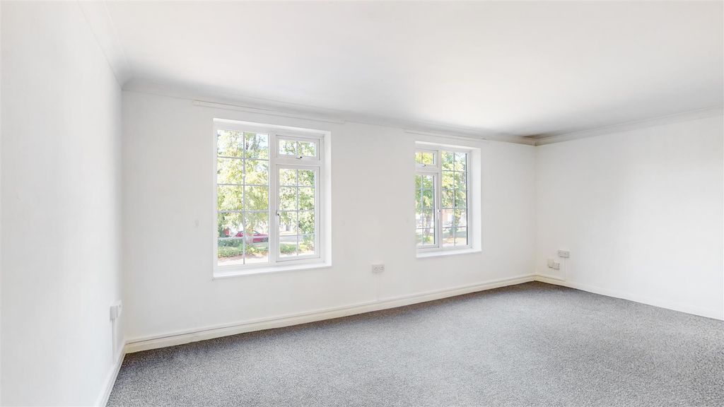 Property photo 2 of 13 Lounge