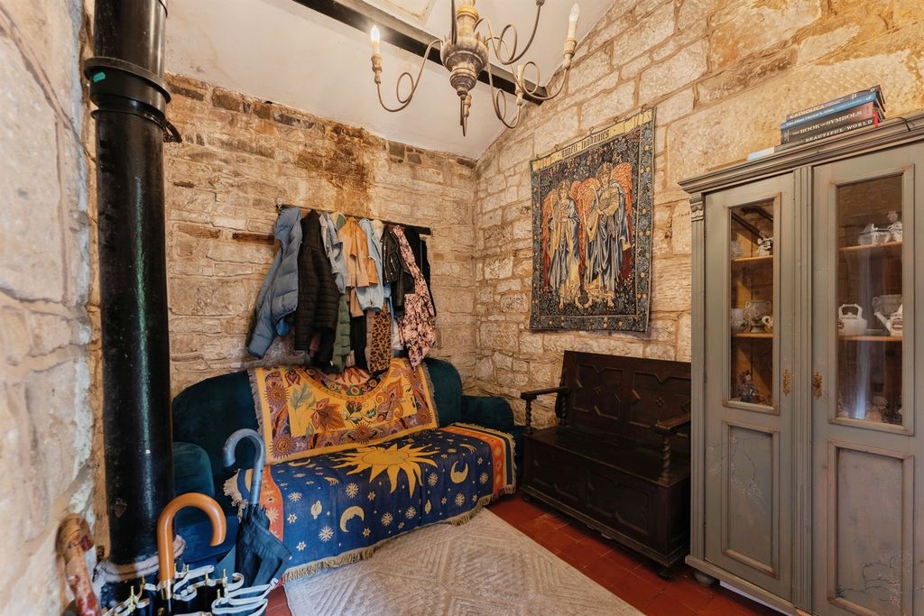 Property photo 2 of 29