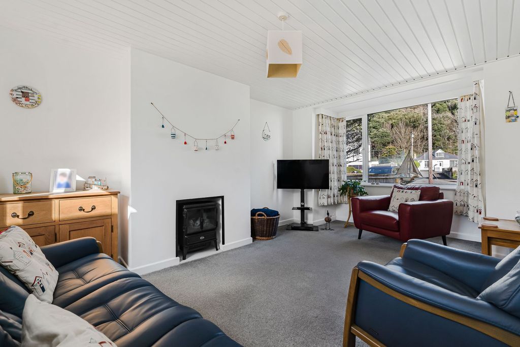 Property photo 3 of 25