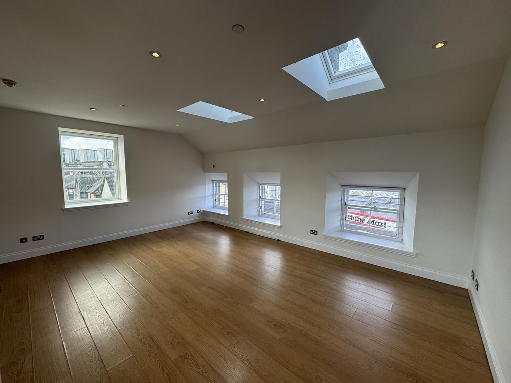 Property photo 2 of 28