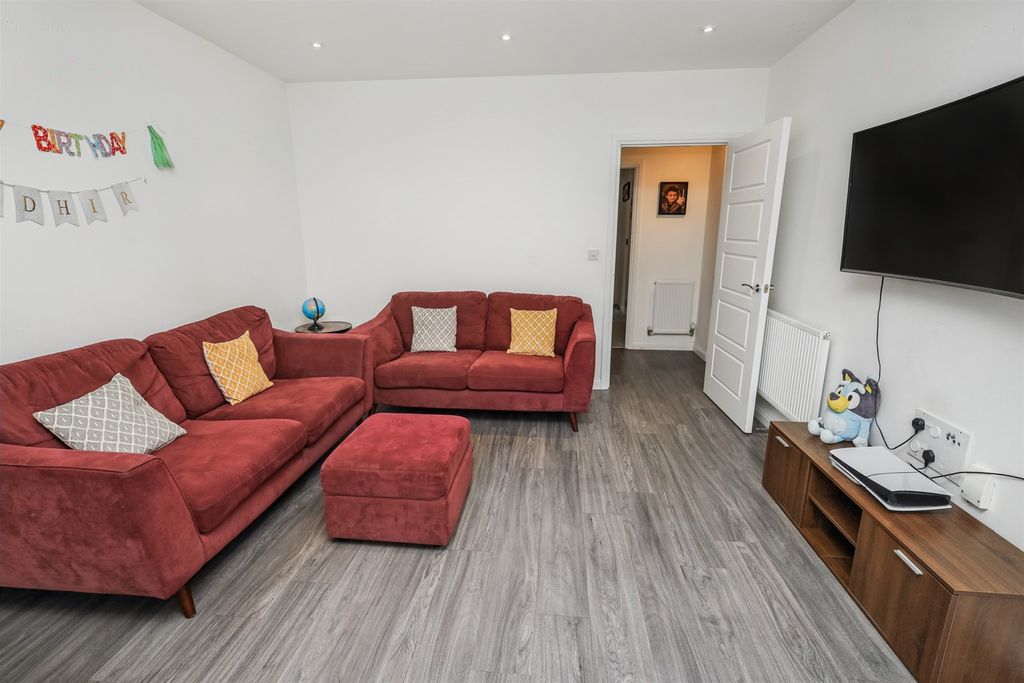 Property photo 2 of 20