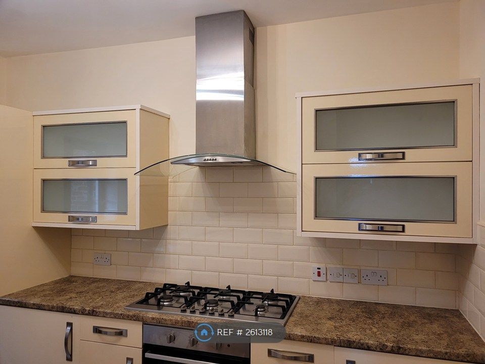 Property photo 2 of 12 Kitchen