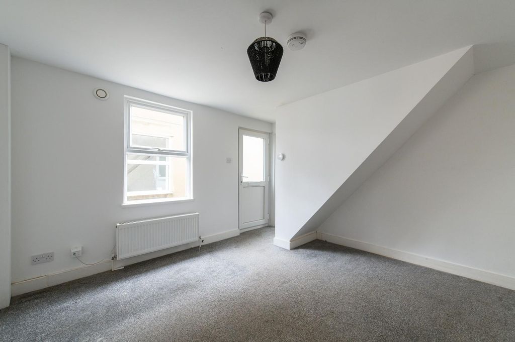 Property photo 3 of 12 Dining Room