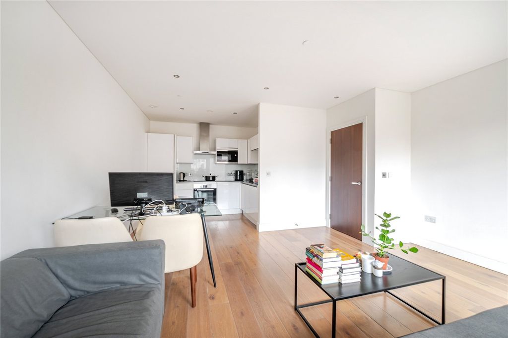 Property photo 3 of 16 Picture No. 17