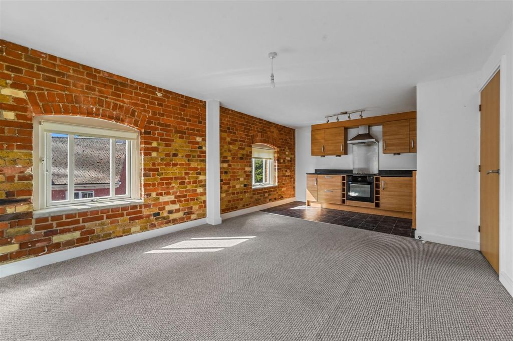 Property photo 3 of 14 Open Plan