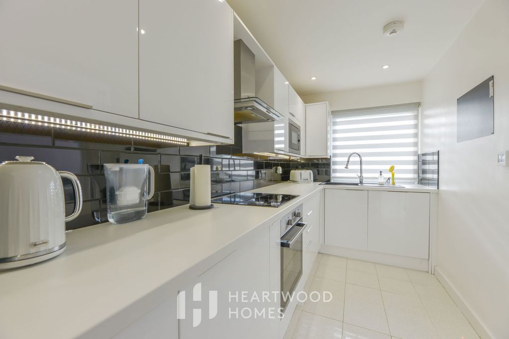 Property photo 2 of 23