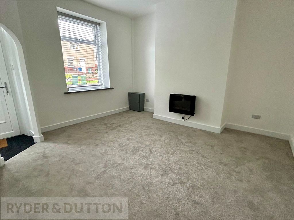 Property photo 3 of 13 Lounge