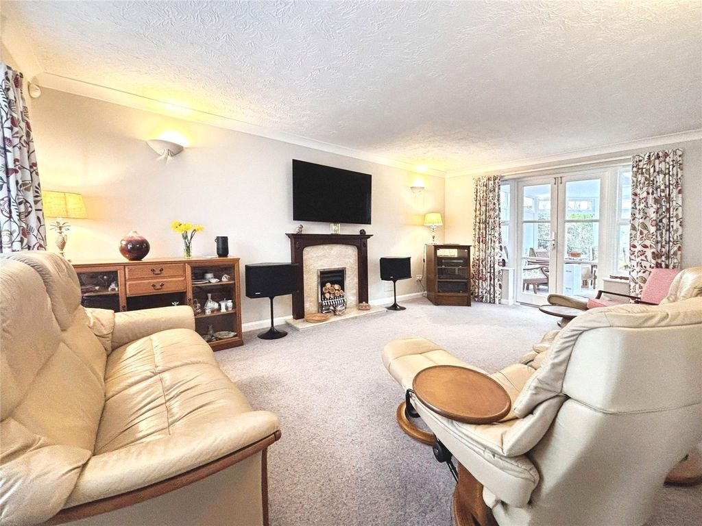 Property photo 2 of 22 Living Room