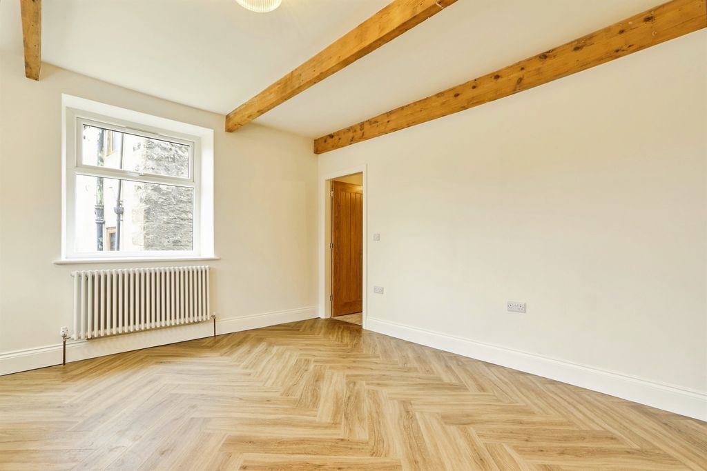Property photo 3 of 25