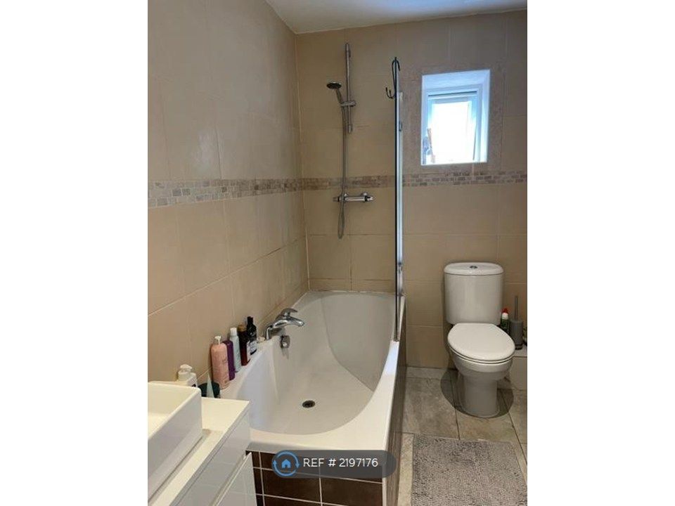 Property photo 3 of 16 Bathroom