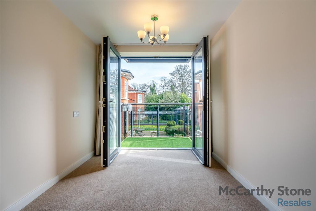 Property photo 3 of 34 8642034-Interior21.Jpg