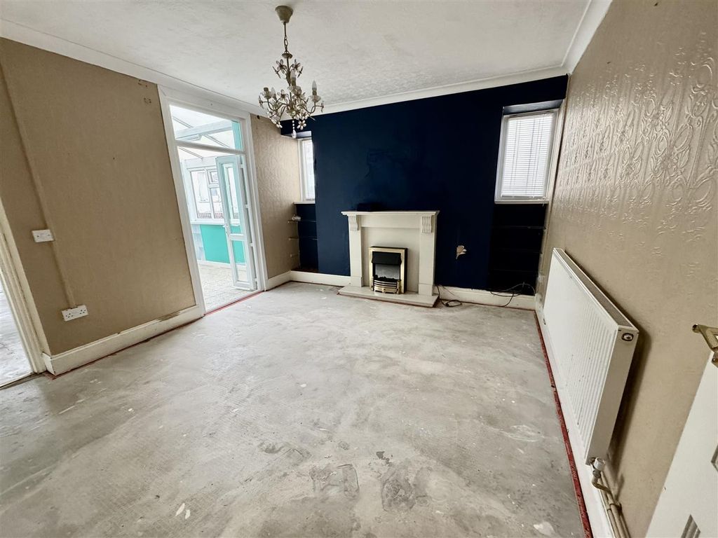 Property photo 2 of 13 Sitting Room