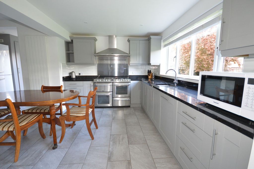 Property photo 3 of 20 Kitchen