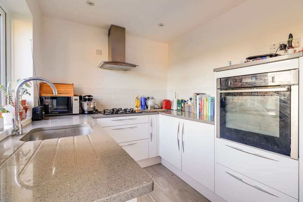 Property photo 3 of 25 Img10